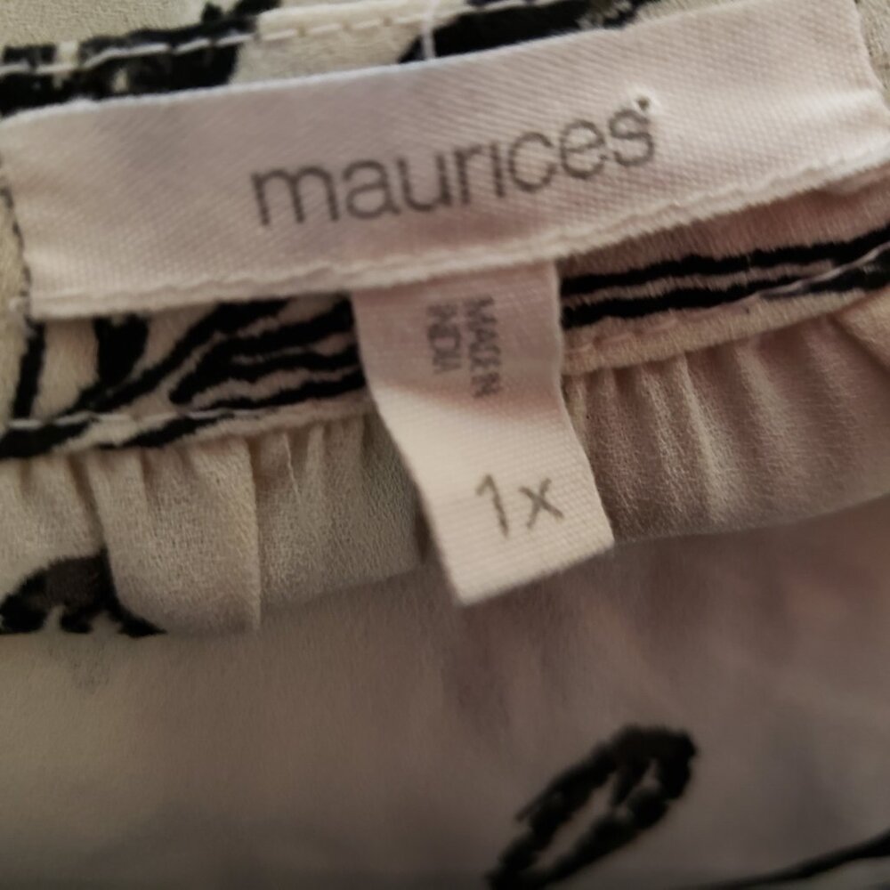 Maurices 1X Top Cream Black Floral Flutter SS V Neck Boho Office Chic Monochrome - Picture 6 of 7